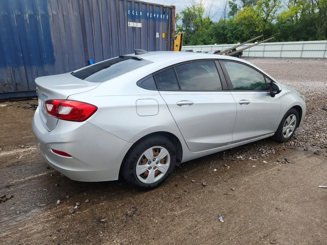 2018 Chevrolet Cruze Ls - Фото 3