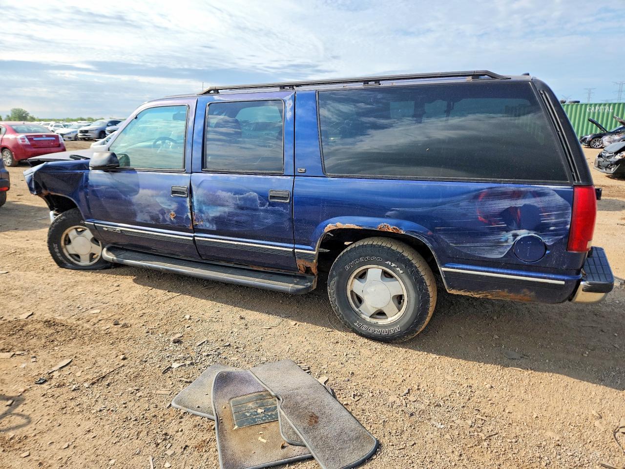1999 Chevrolet Suburban K1500 - Фото 2
