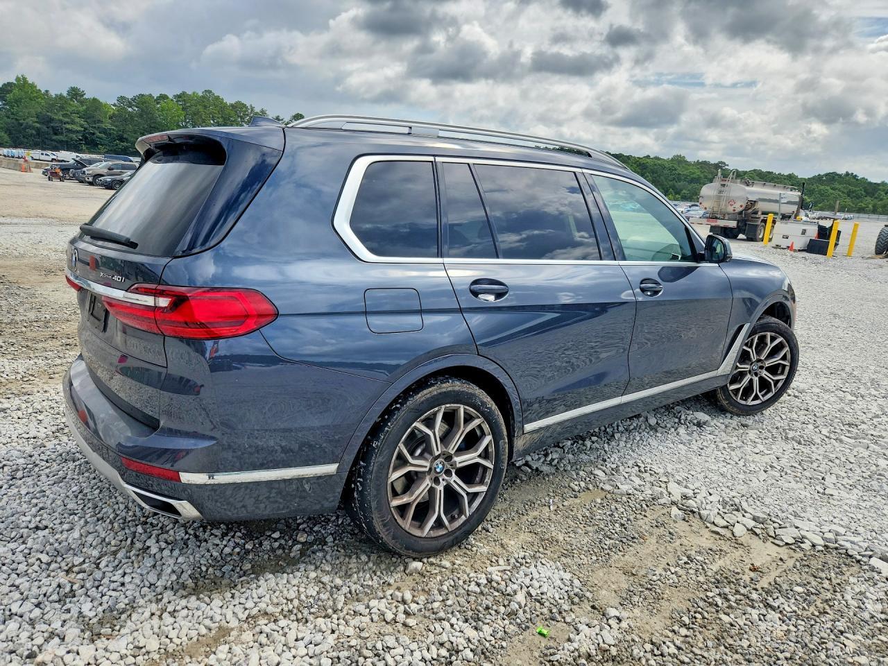 2022 BMW X7 xDrive40I - Фото 3