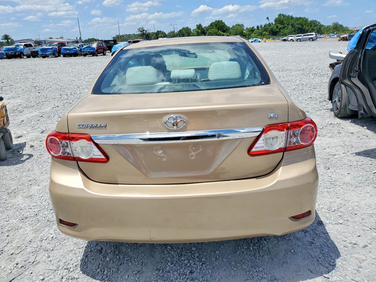 2011 Toyota Corolla Le - Фото 6