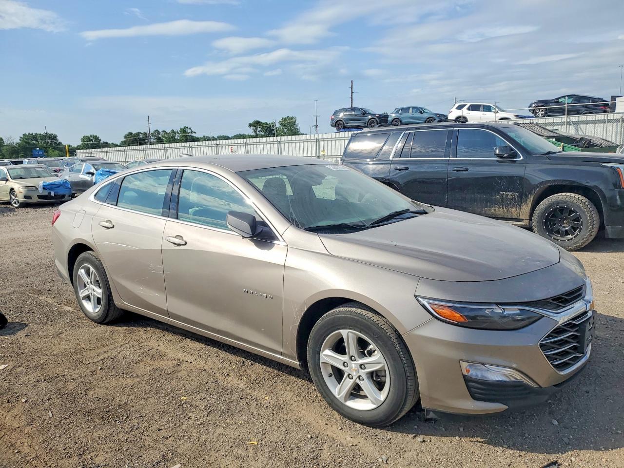 2023 Chevrolet Malibu Ls - Фото 4