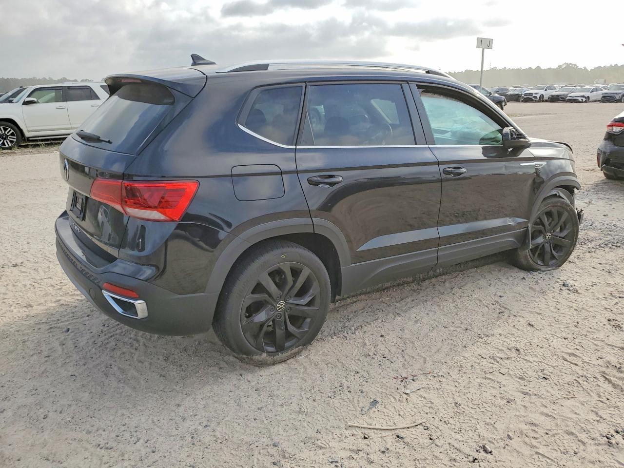 2023 Volkswagen Taos Se - Фото 3