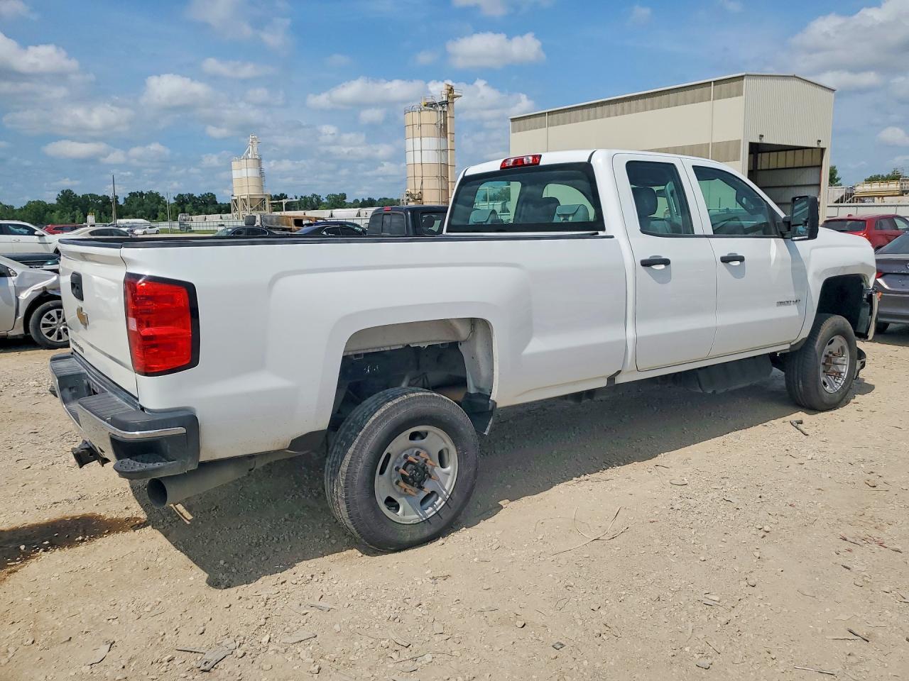 2017 Chevrolet Silverado C2500 Heavy Duty - Фото 3