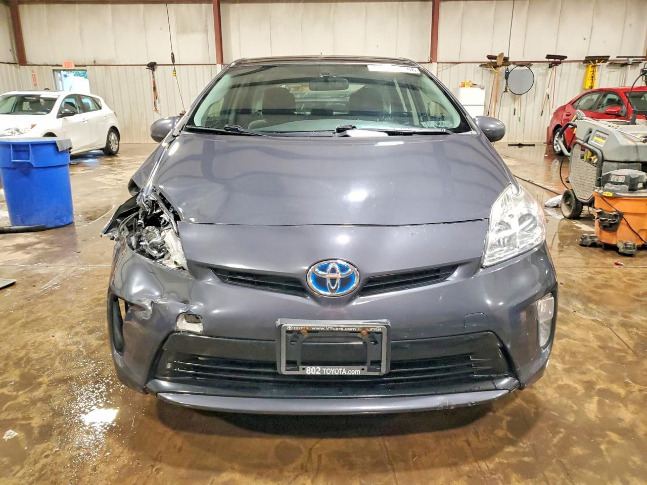 2012 Toyota Prius Three - Image 5