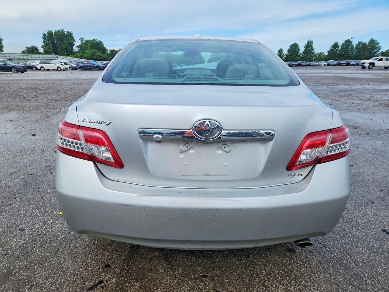 2011 Toyota Camry Xle - Image 6