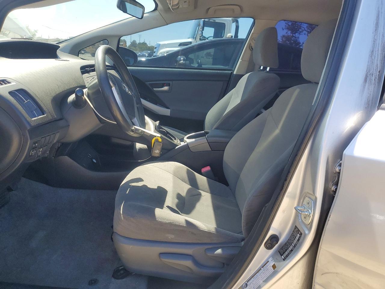 2012 Toyota Prius Three - Image 7
