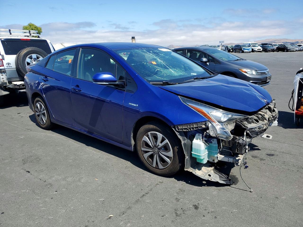 2017 Toyota Prius Two - Фото 4