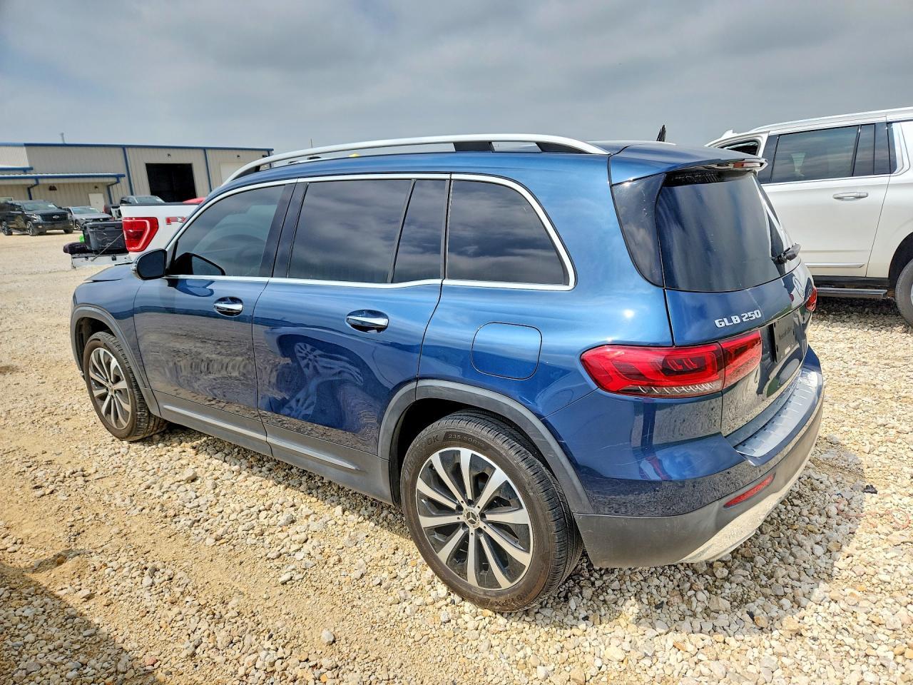 2022 Mercedes-Benz Glb 250 - Image 2