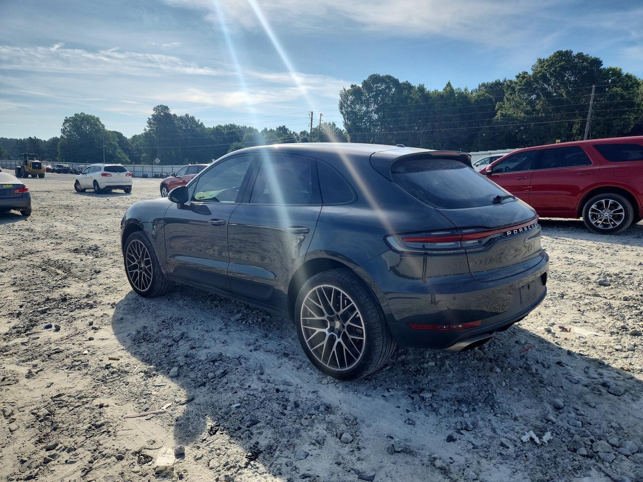 2019 Porsche Macan - Image 2
