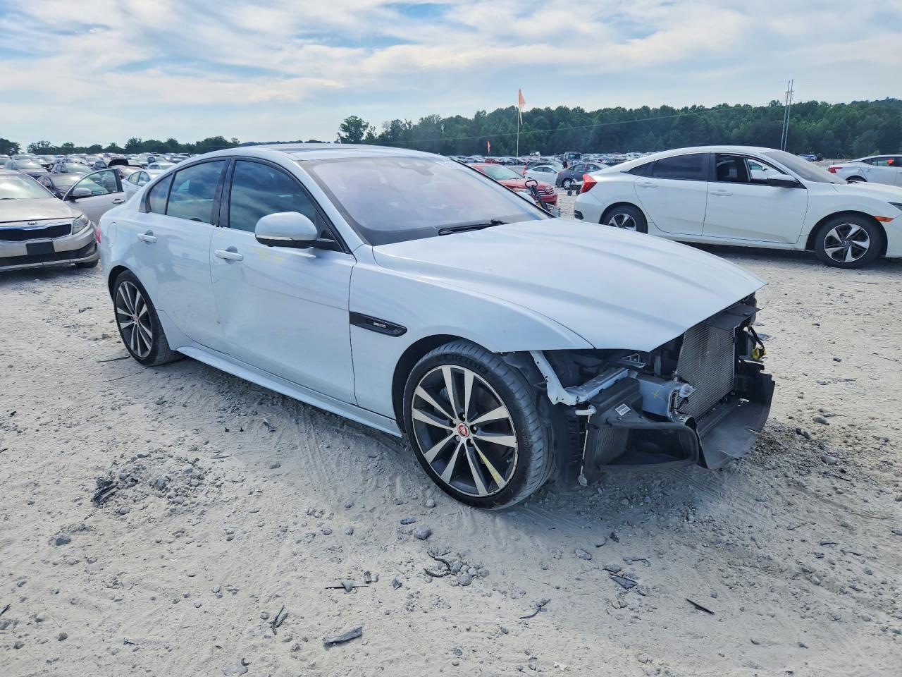 2019 Jaguar Xe - Image 4