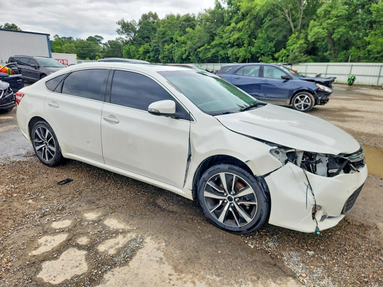 2015 Toyota Avalon Limited - Image 4
