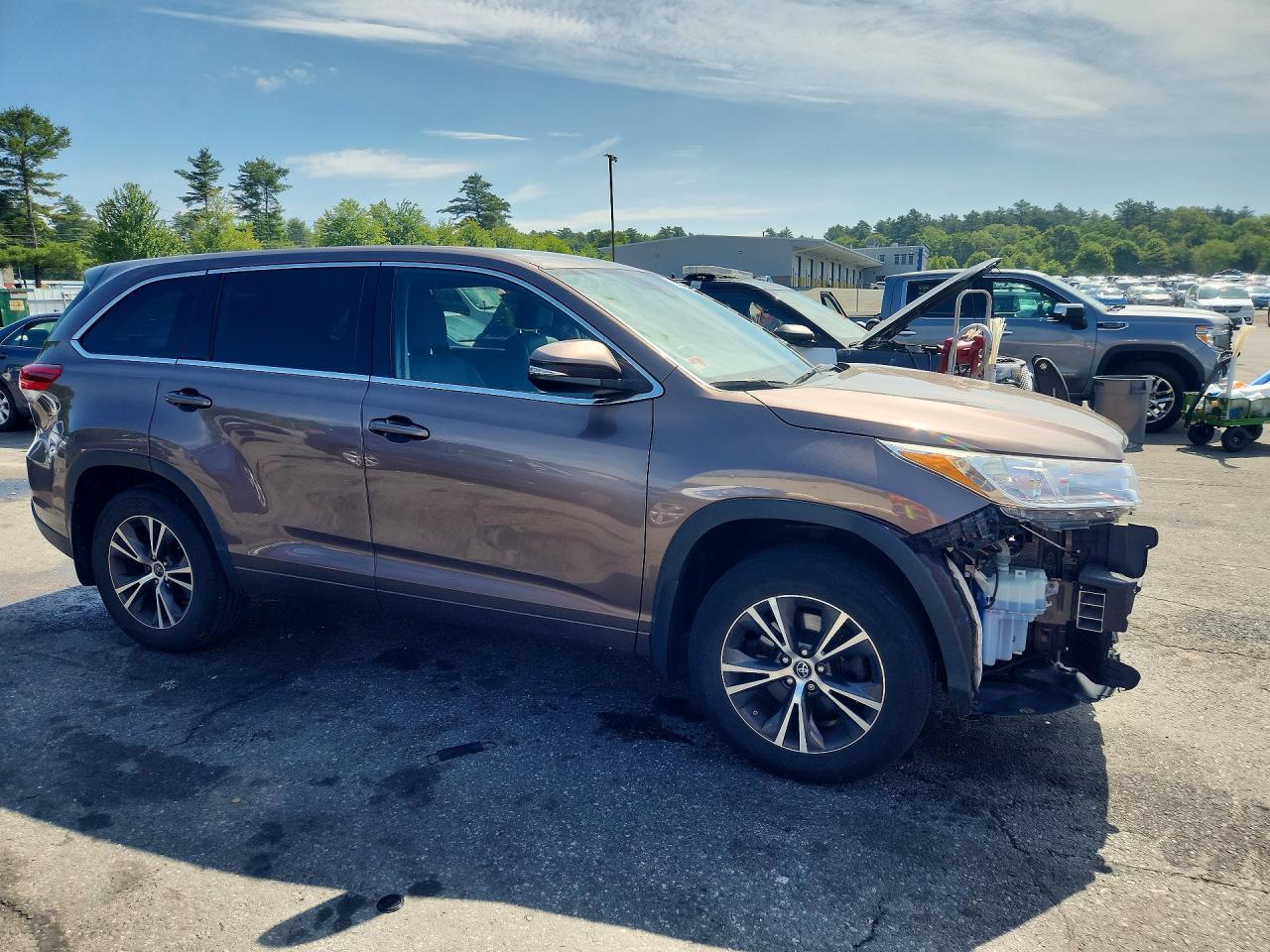 2017 Toyota Highlander Le - Фото 4