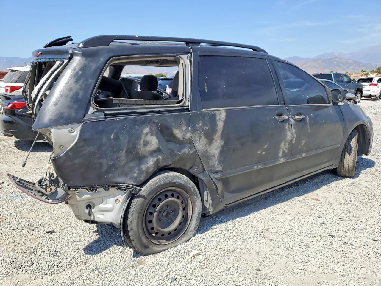 2006 Toyota Sienna Le 8 Passenger - Image 3