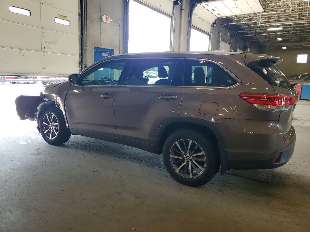2017 Toyota Highlander Xle - Image 2