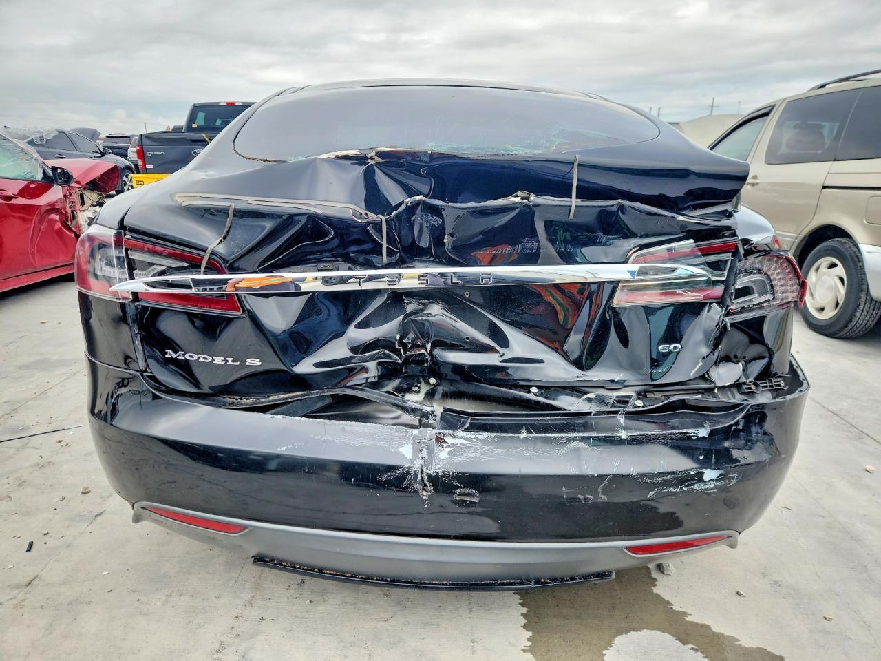 2014 Tesla Model S - Image 6