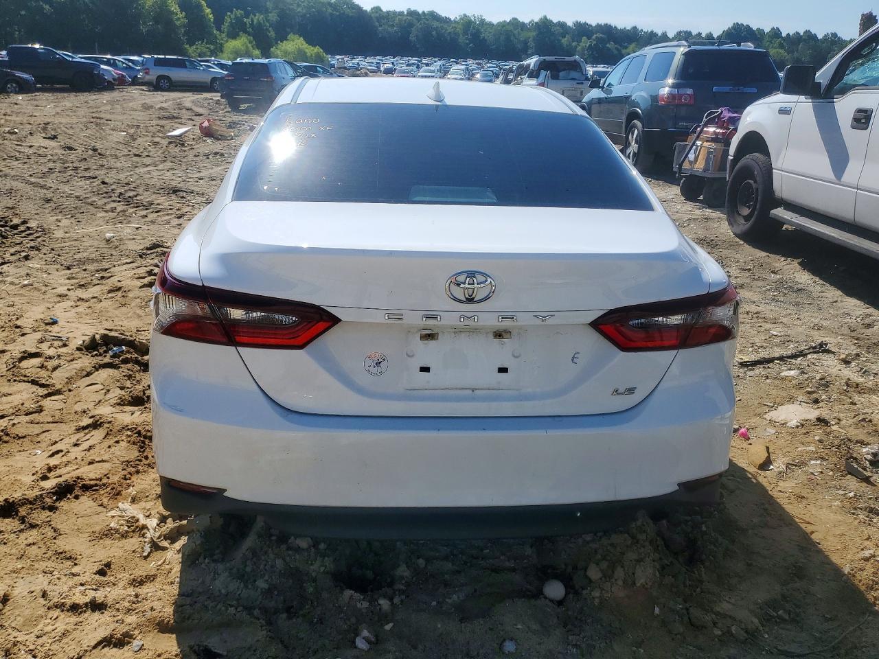 2022 Toyota Camry Le - Image 6
