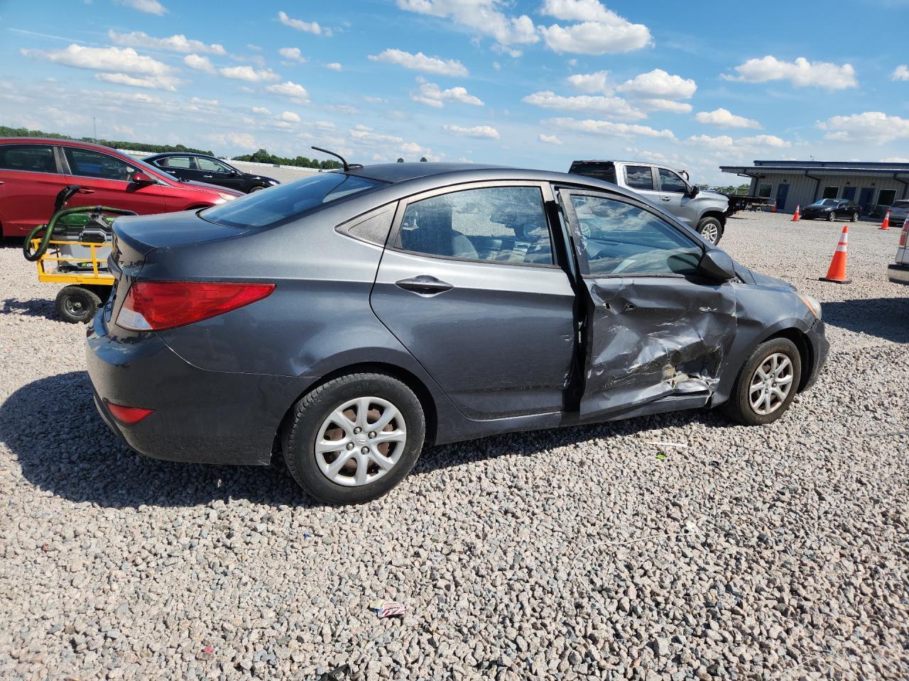 2012 Hyundai Accent Gls - Image 3