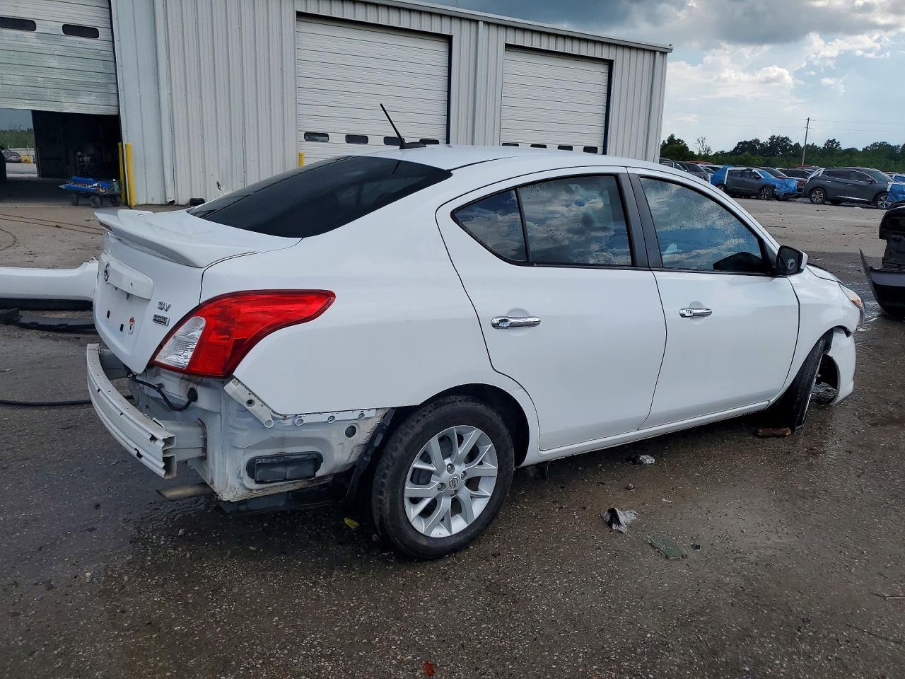 2019 Nissan Versa Sv - Фото 3