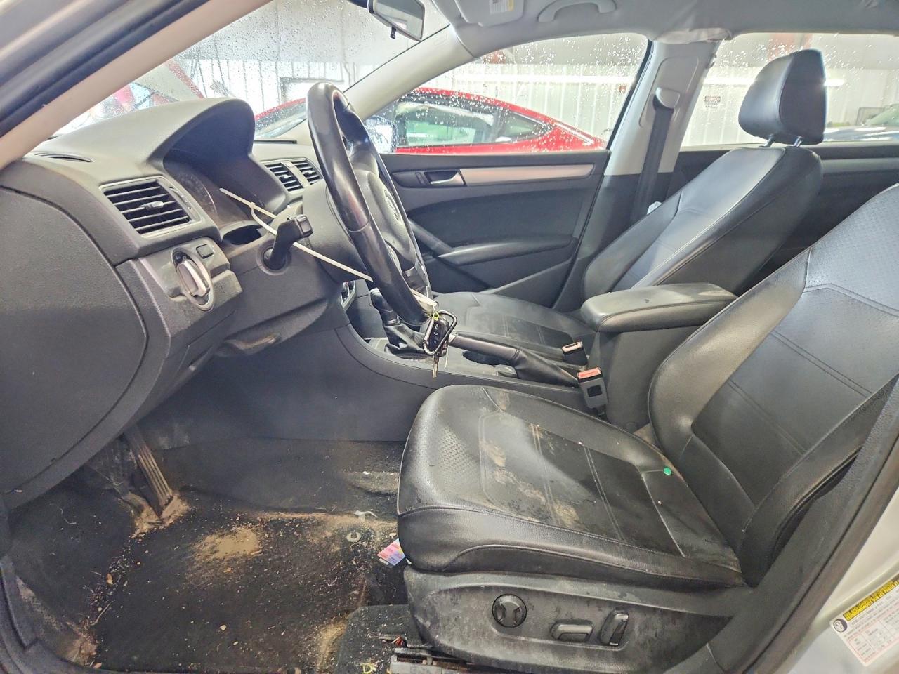 2014 Volkswagen Passat S - Image 7