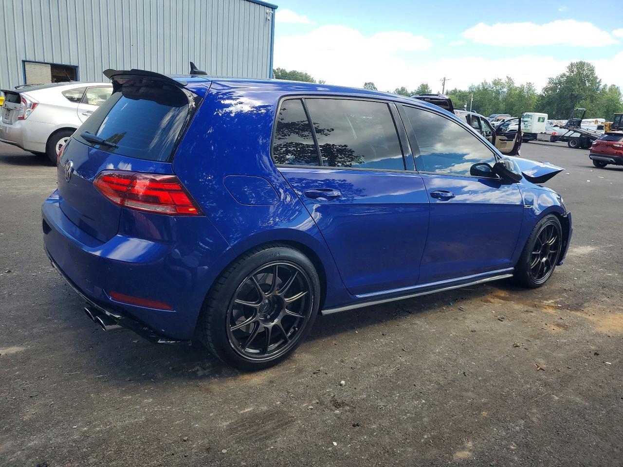 2018 Volkswagen Golf R - Image 3