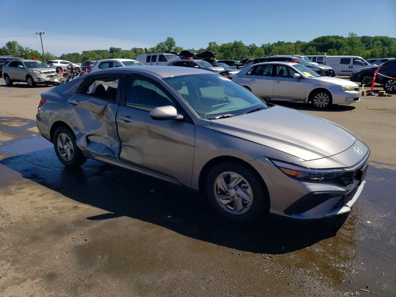 2025 Hyundai Elantra Se - Image 4