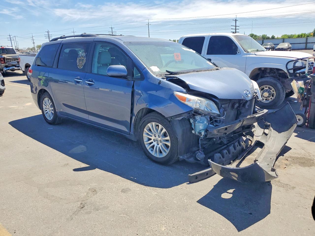 2014 Toyota Sienna Xle 8-Passenger - Фото 4