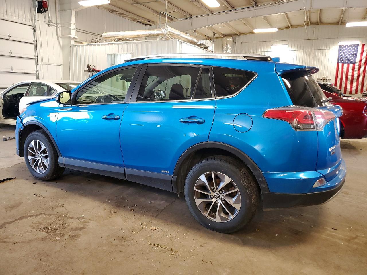 2018 Toyota Rav4 Hybrid Xle - Image 2