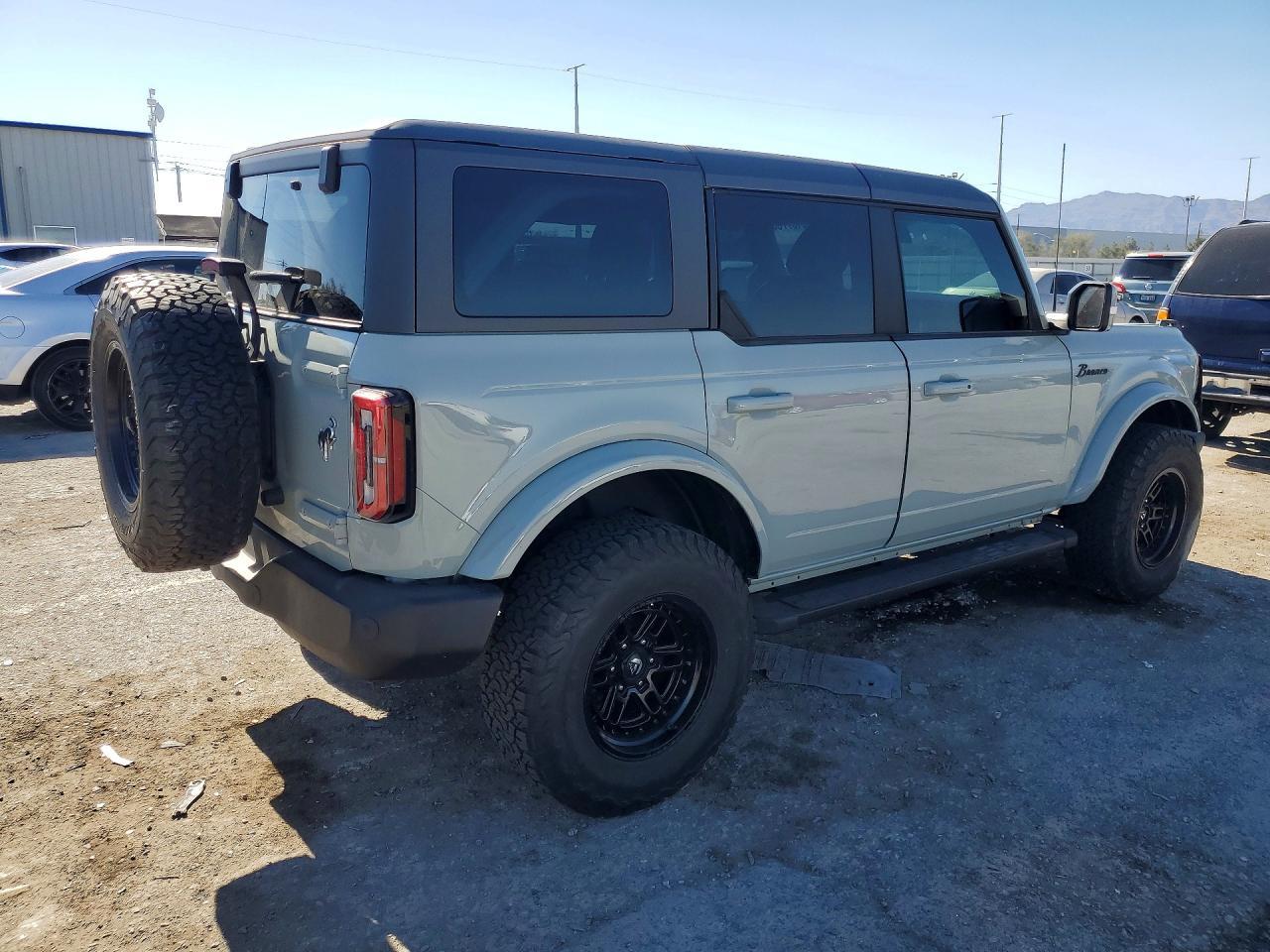 2022 Ford Bronco Base - Фото 3