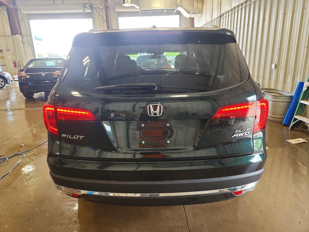 2018 Honda Pilot Elite - Image 6
