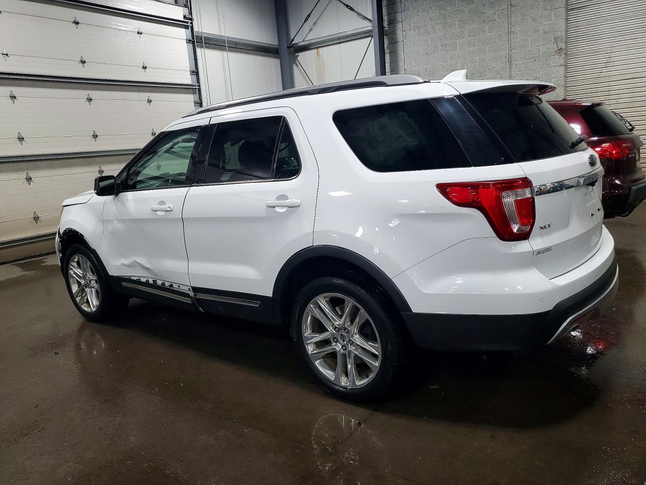 2017 Ford Explorer Xlt - Image 2