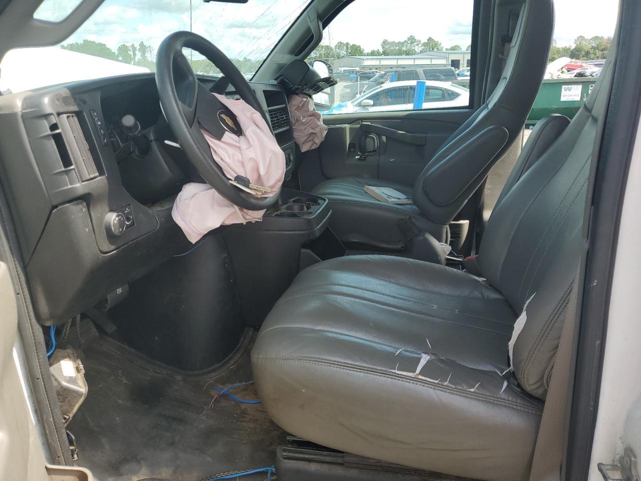 2017 Chevrolet Express G2500 - Фото 7