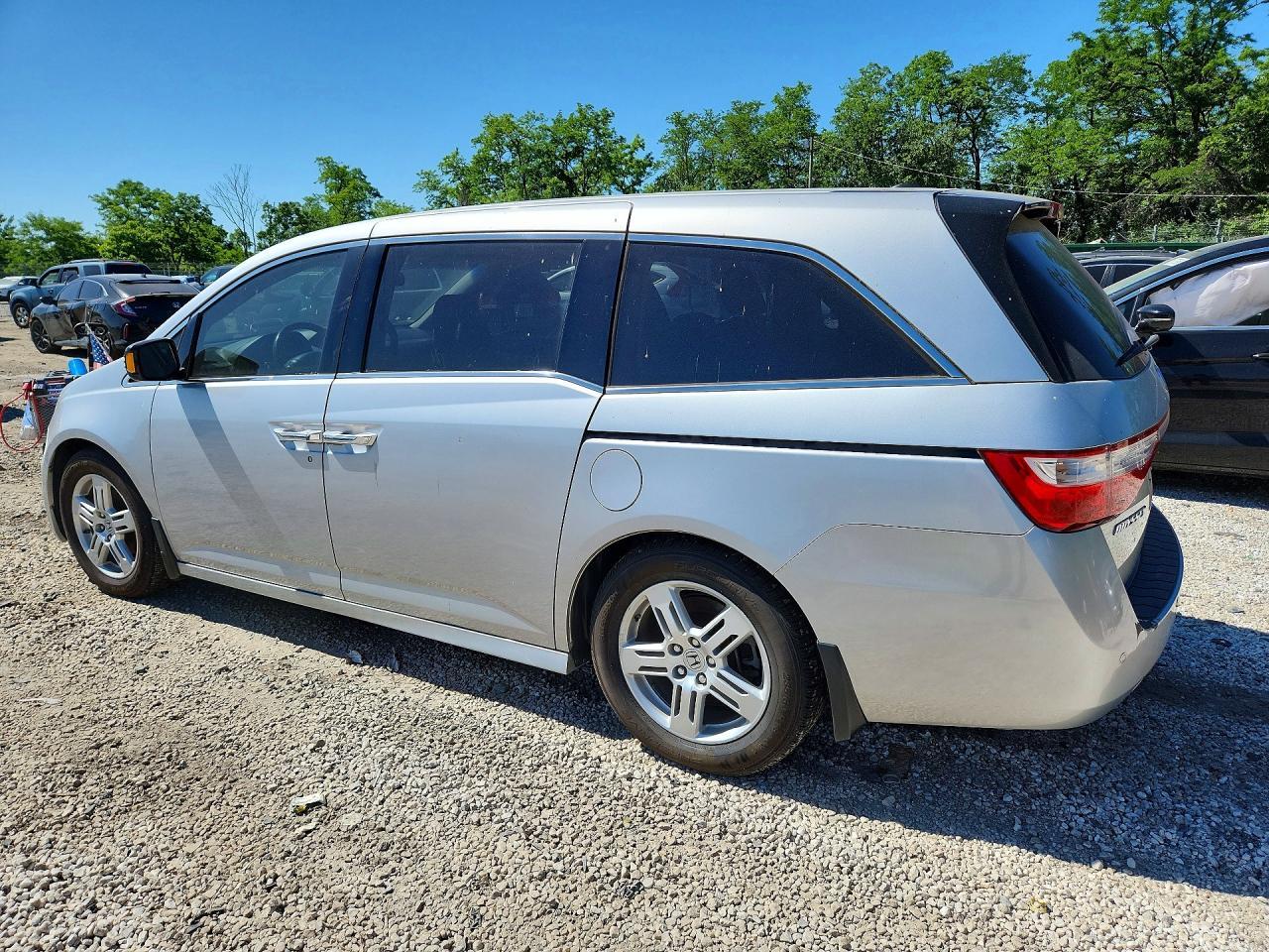 2013 Honda Odyssey Touring - Фото 2