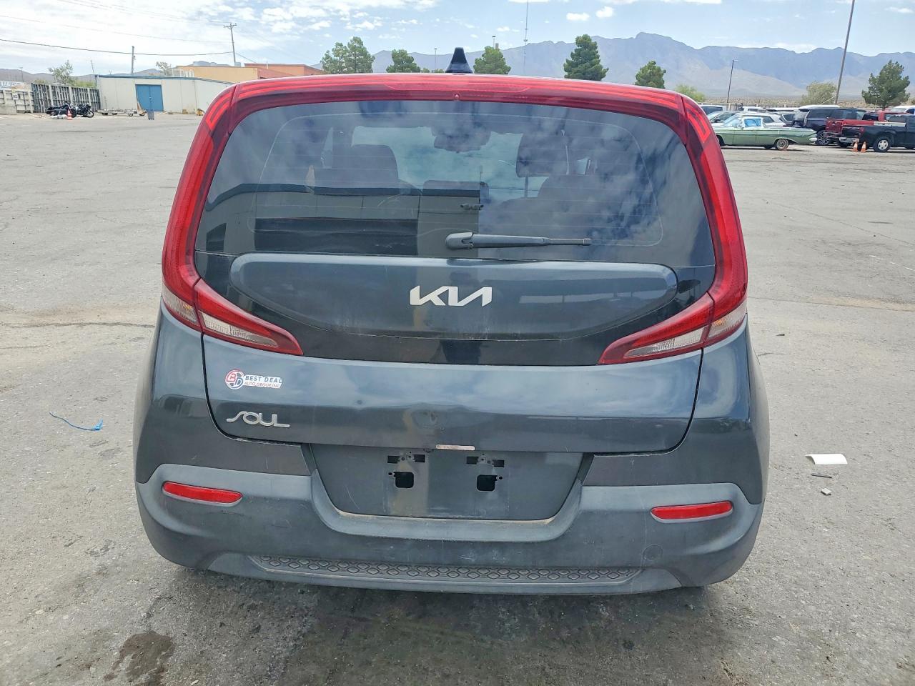 2022 Kia Soul S - Image 6