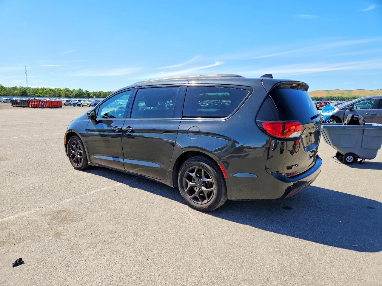 2019 Chrysler Pacifica Limited - Image 2