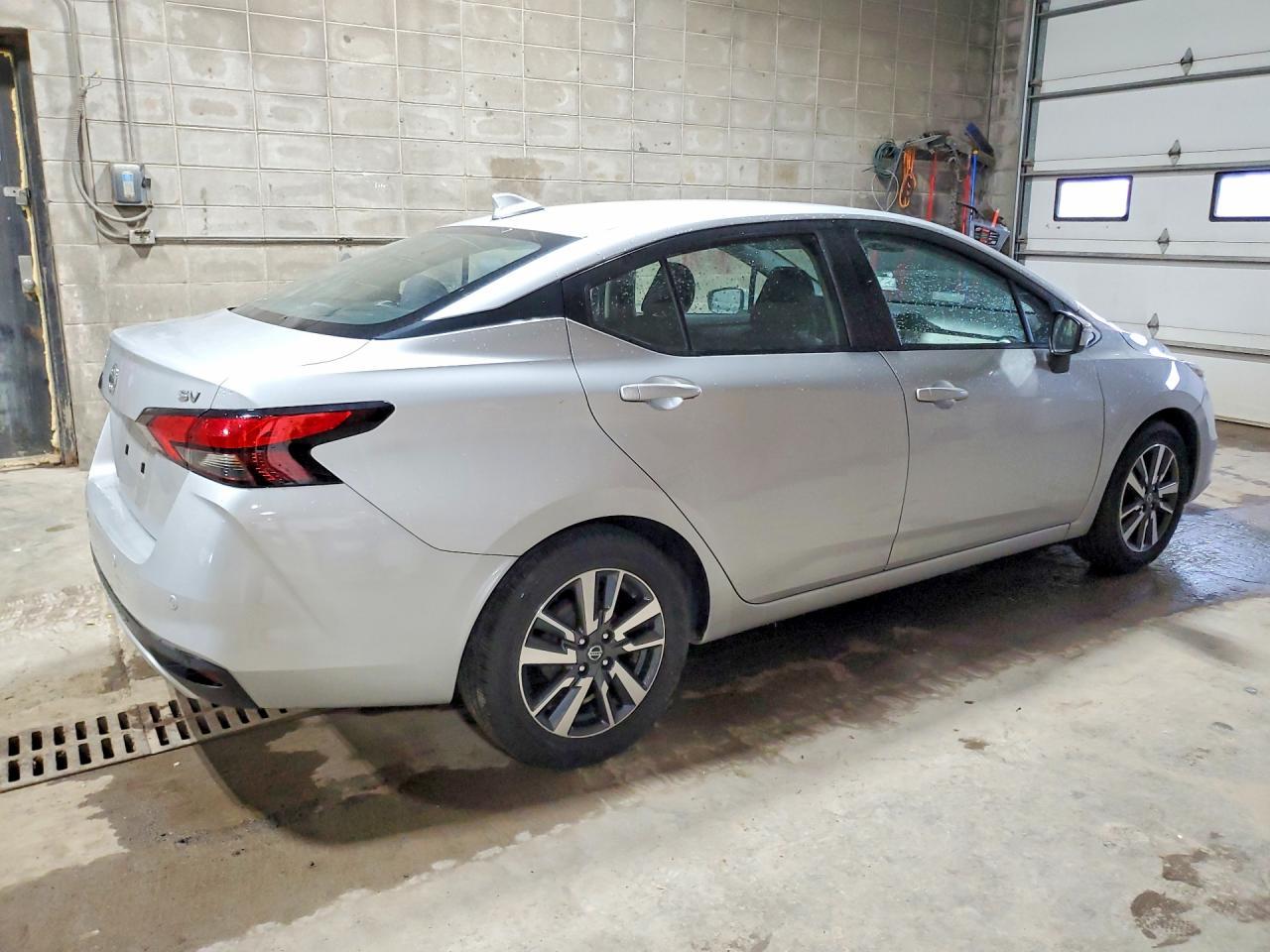 2021 Nissan Versa Sv - Image 3
