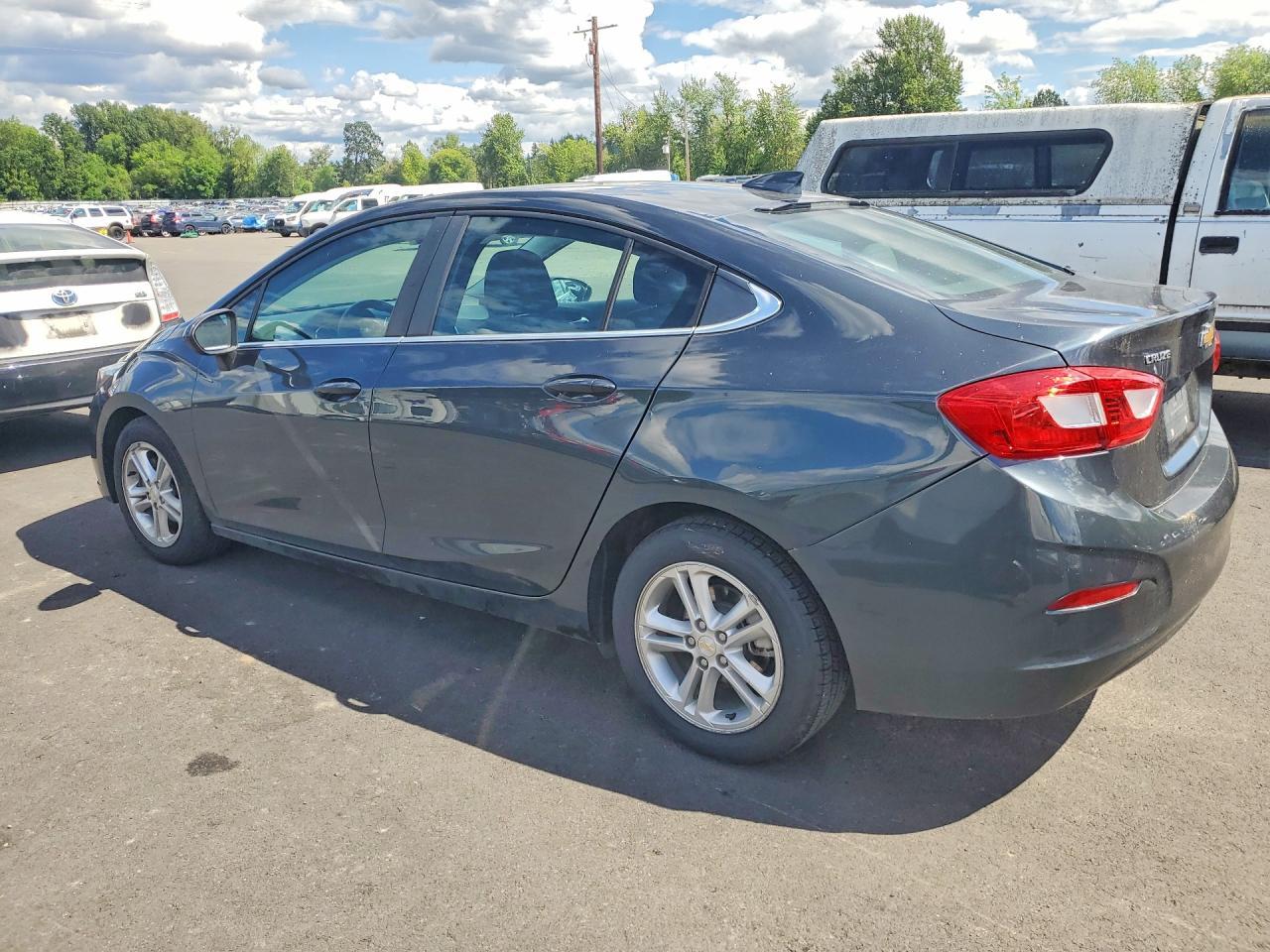 2017 Chevrolet Cruze Lt - Image 2