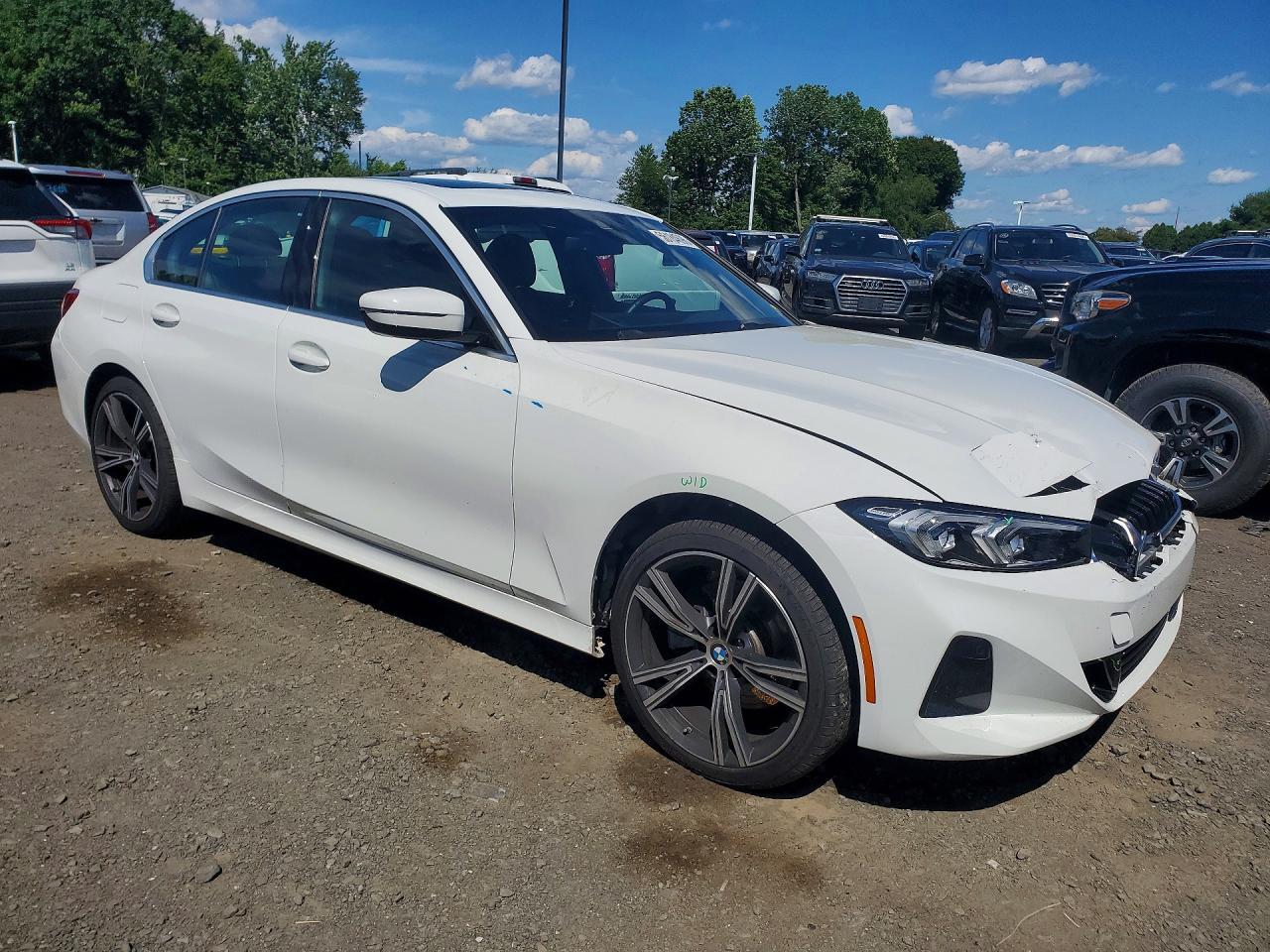 2024 BMW 330Xi - Фото 4