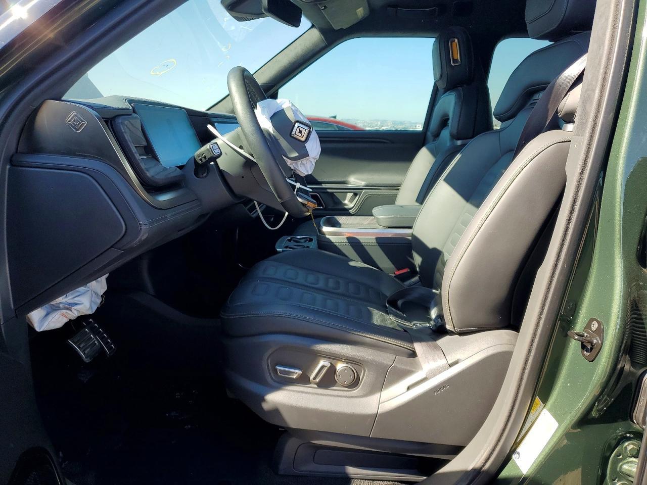 2023 Rivian R1S Adventure - Фото 7