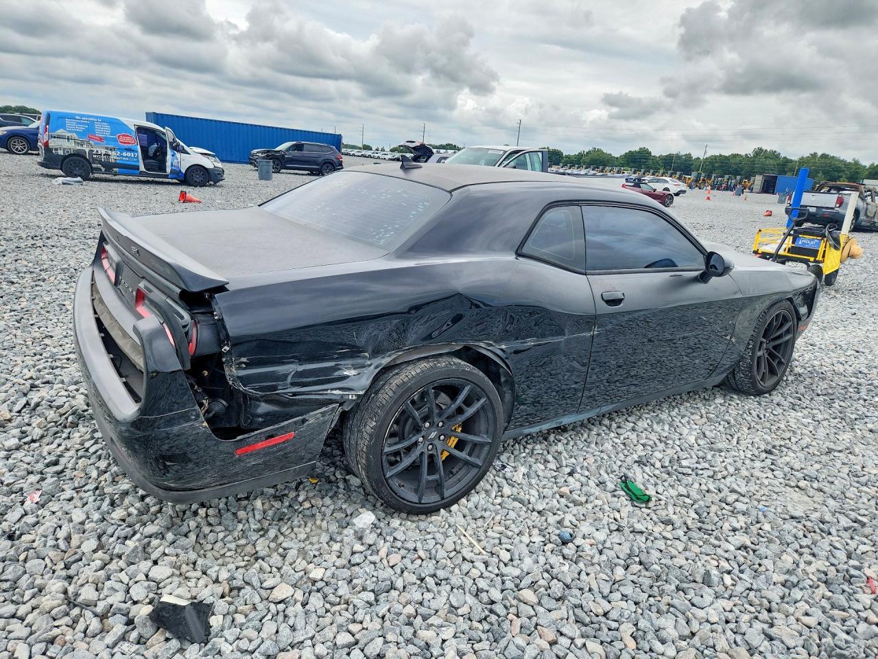 2018 Dodge Challenger R - Image 3