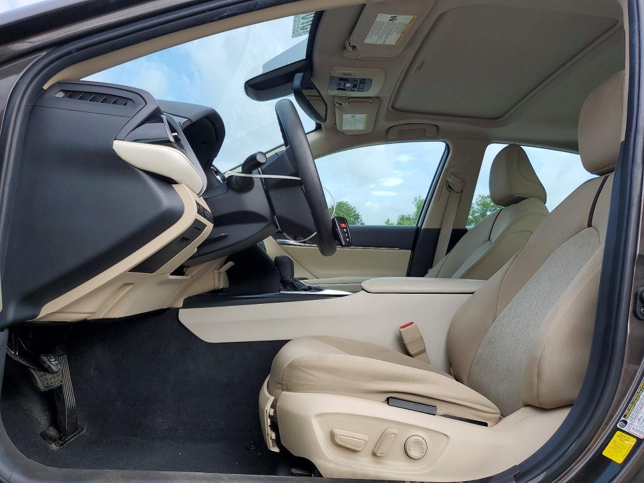 2019 Toyota Camry Le - Image 7