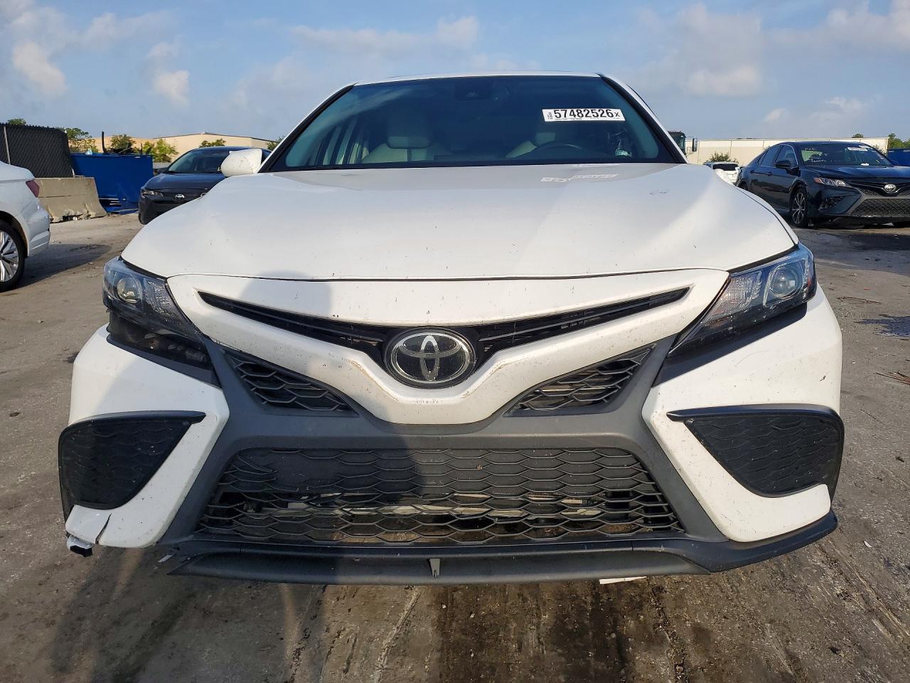 2022 Toyota Camry Se - Image 5