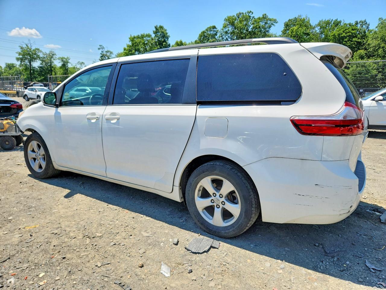 2017 Toyota Sienna Le - Фото 2
