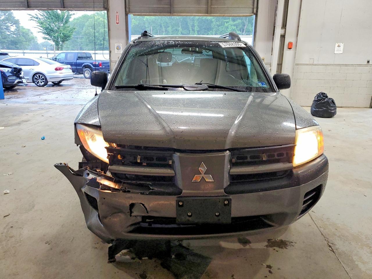 2005 Mitsubishi Endeavor Ls - Image 5