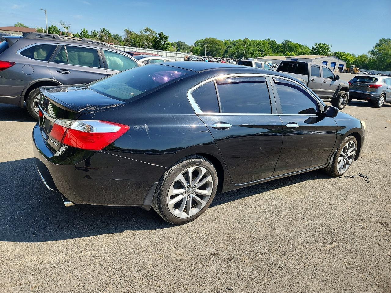 2015 Honda Accord Sport - Image 3