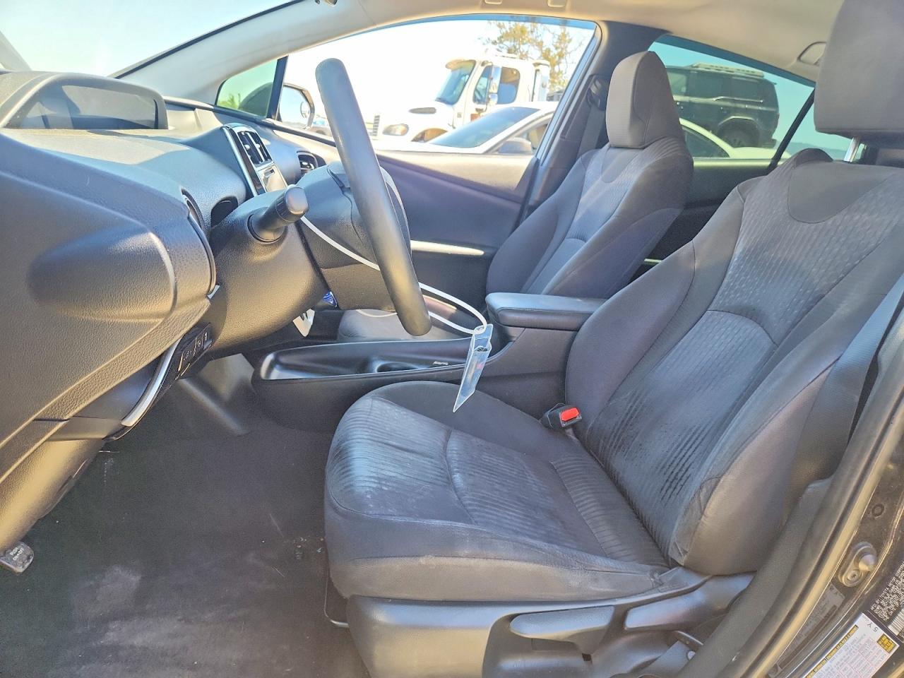 2018 Toyota Prius Two - Фото 7