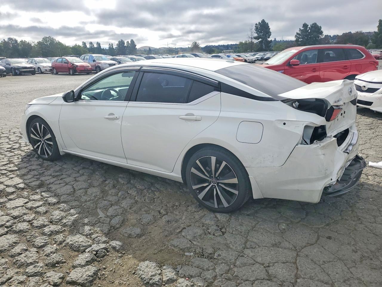 2022 Nissan Altima Sr - Image 2