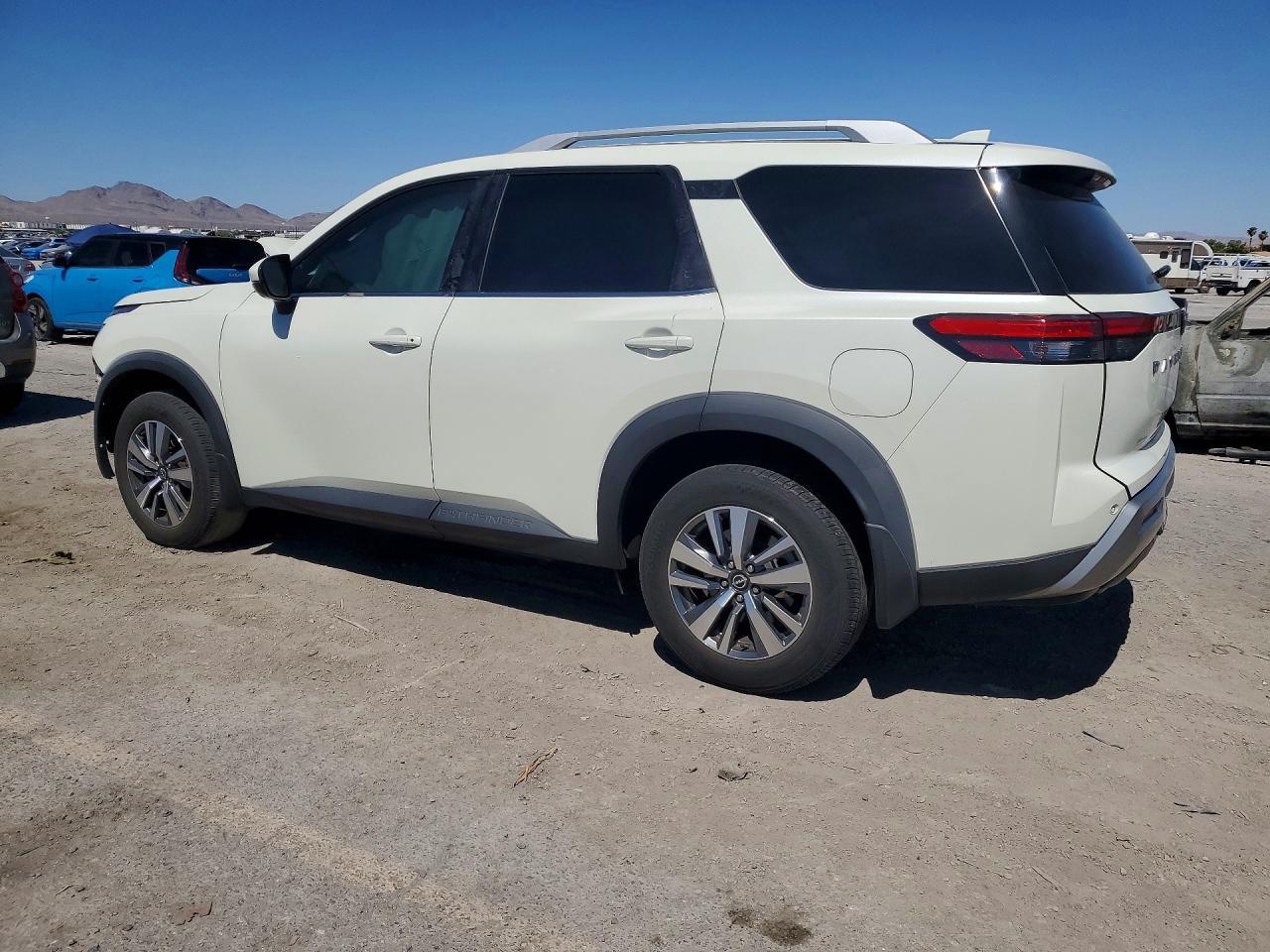 2024 Nissan Pathfinder Sl - Image 2
