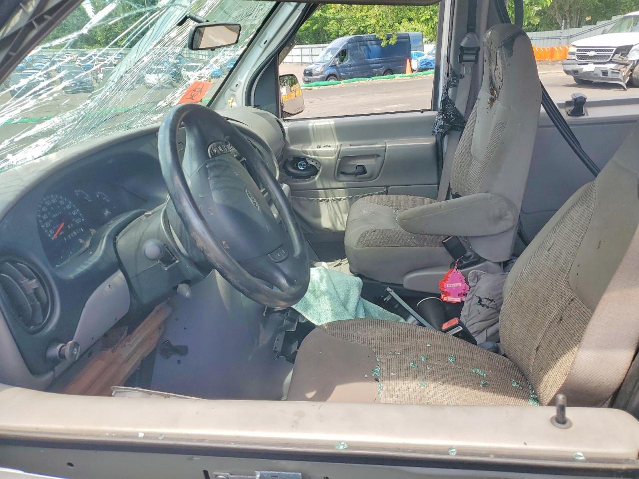 1999 Ford Econoline E150 Wagon - Фото 7
