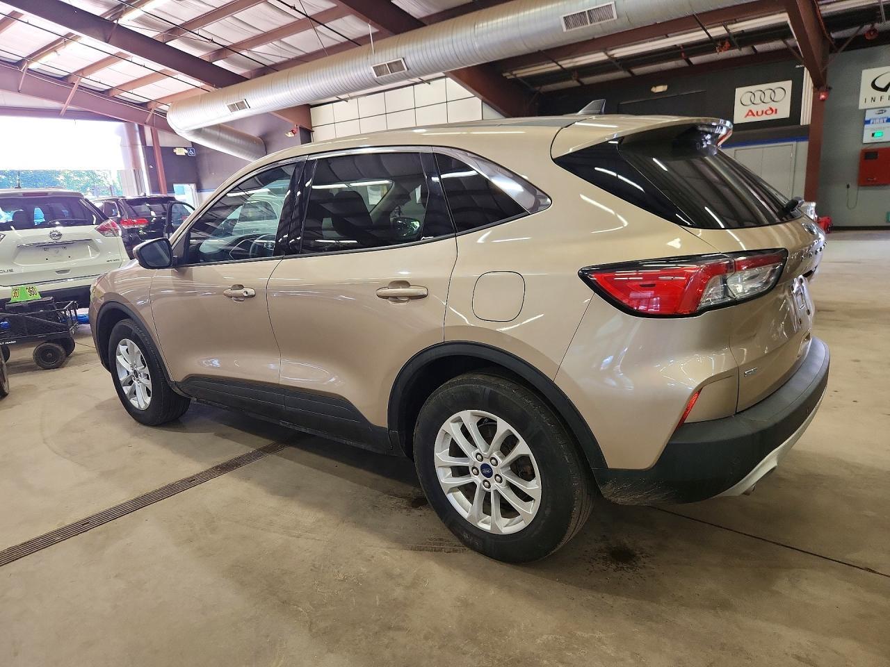 2020 Ford Escape Se - Фото 2