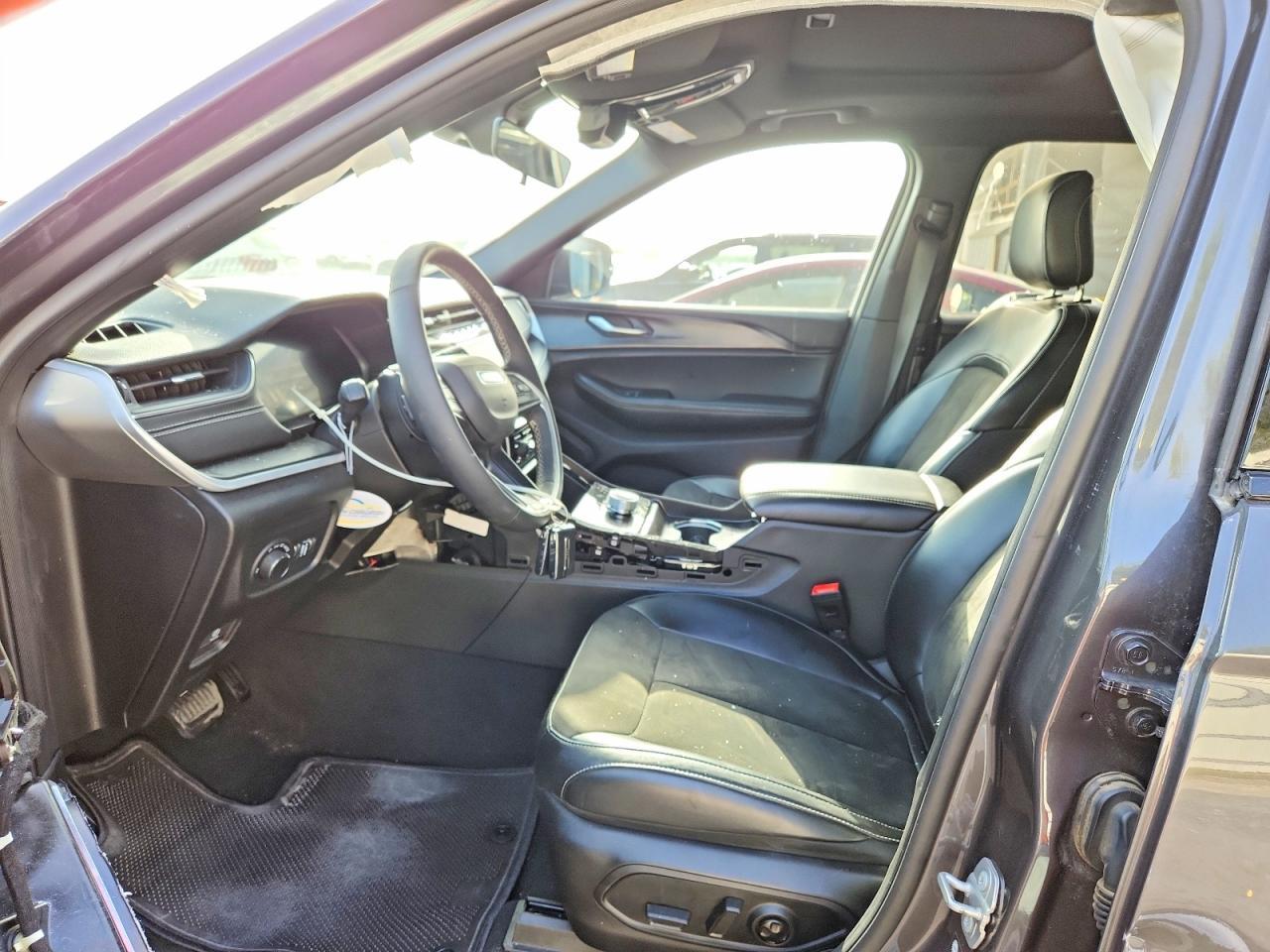 2025 Jeep Grand Cherokee L Laredo - Image 7